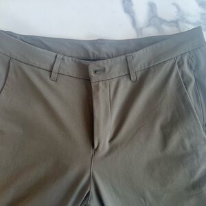 Lululemon Athletica Men’s Commission Pant Slim 34” – Olive Green